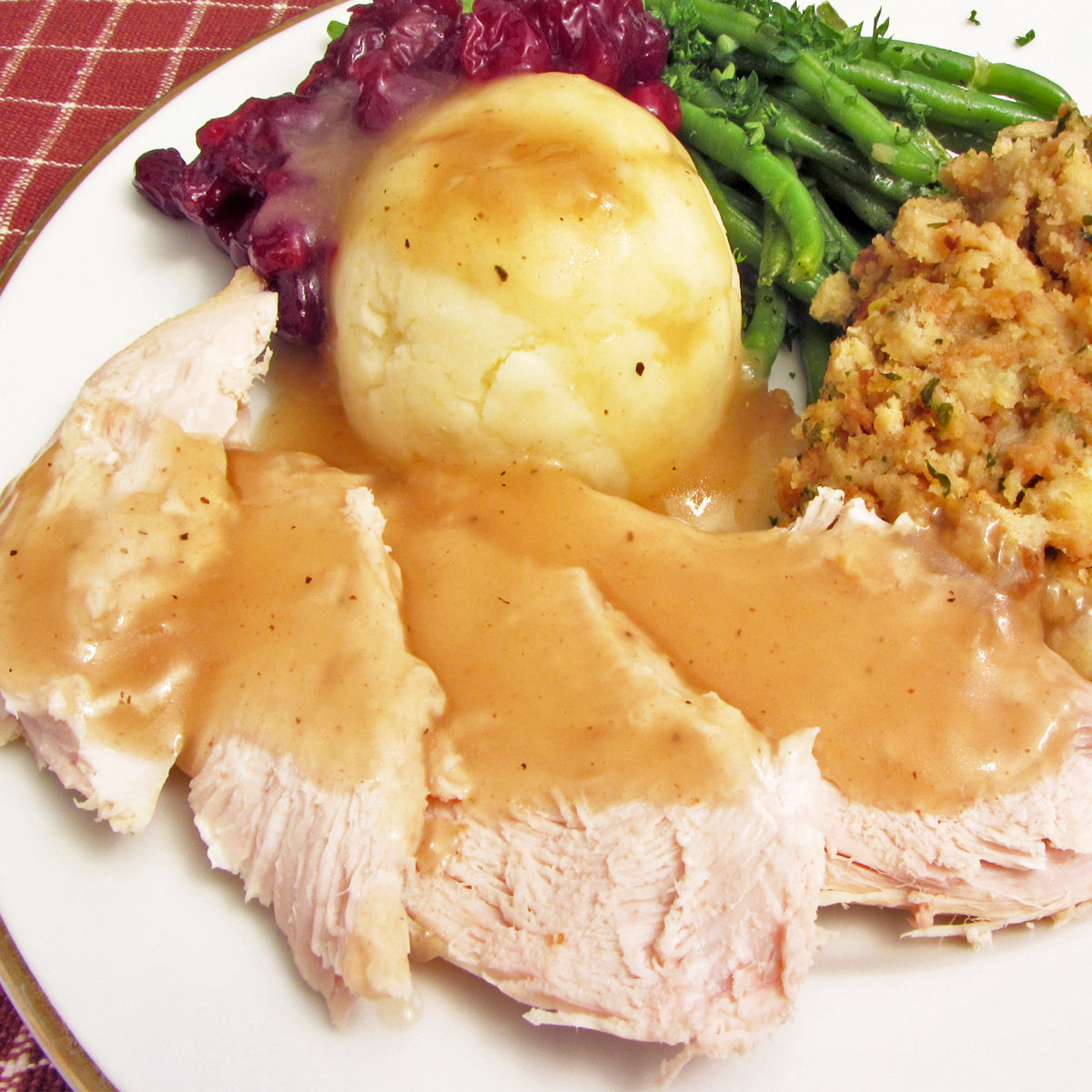 Igotchu Seasonings roasted turkey and chicken seasoning in a jar, with a close-up of the spice blend and fresh herbs.