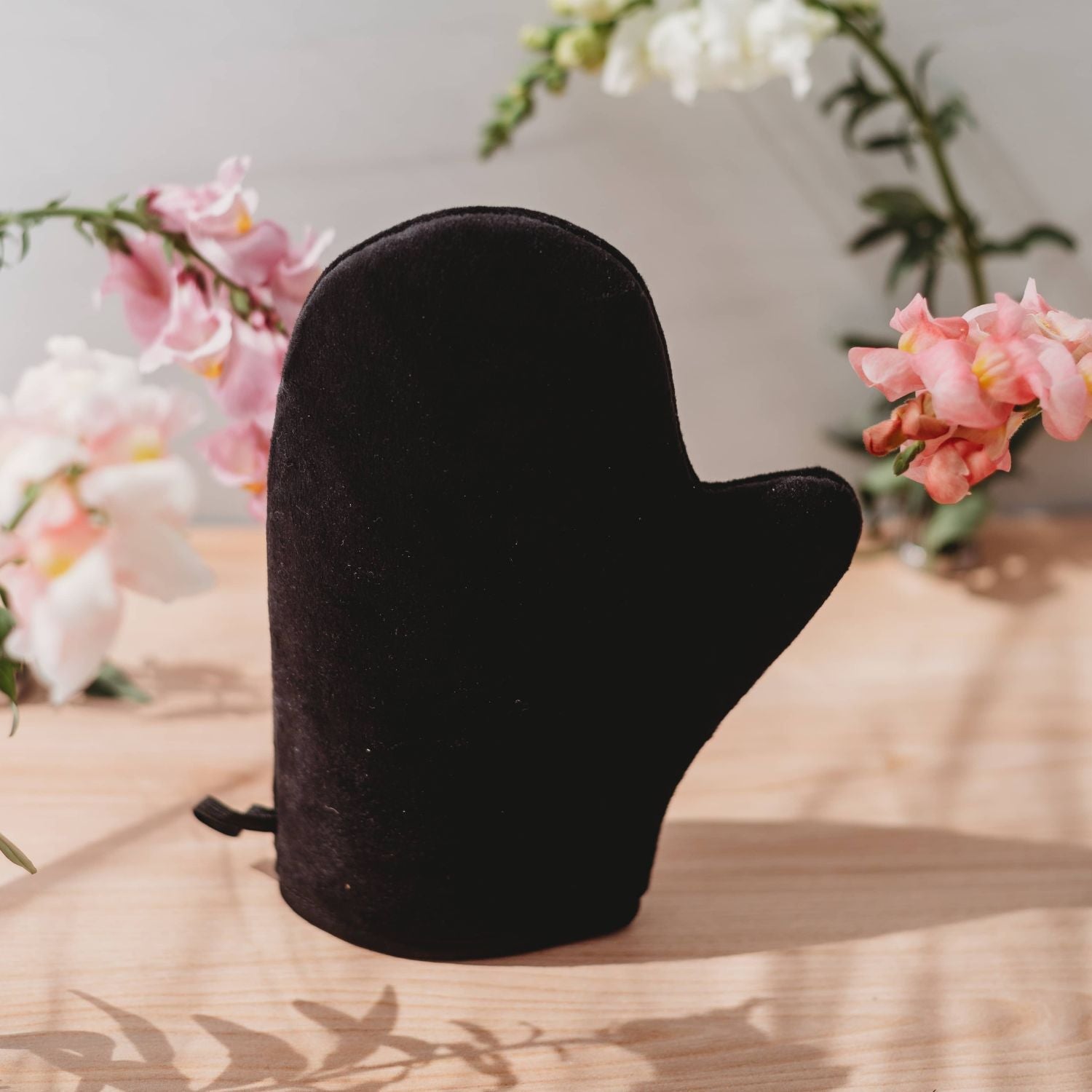 Rose Gold Sunless Velvet Lined Mitt for self-tanner application in the Face & Body Self Tanning Bundle by Rose Gold Sunless.