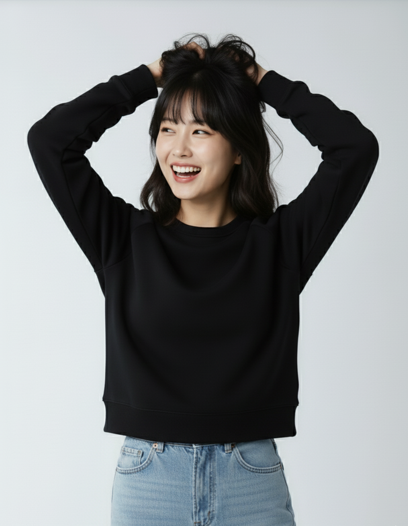Black fleece crew neck sweatshirt by SpectraUSA for women, showcasing a comfortable fit and soft fabric.