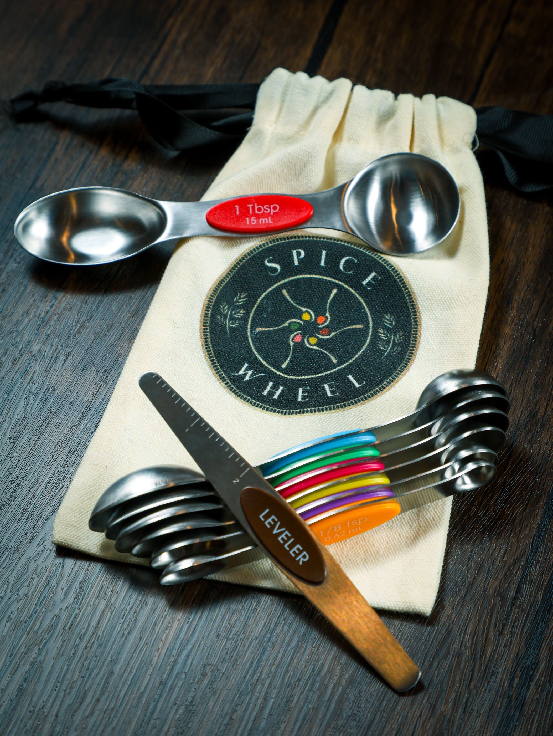 Set of Spice Wheel magnetic spoons with built-in leveler and canvas gift bag for precise measuring and easy storage.