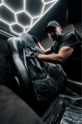 Blackline Car Care BLACKLINE® edgeless microfiber towel, soft and absorbent, ideal for car cleaning and detailing.