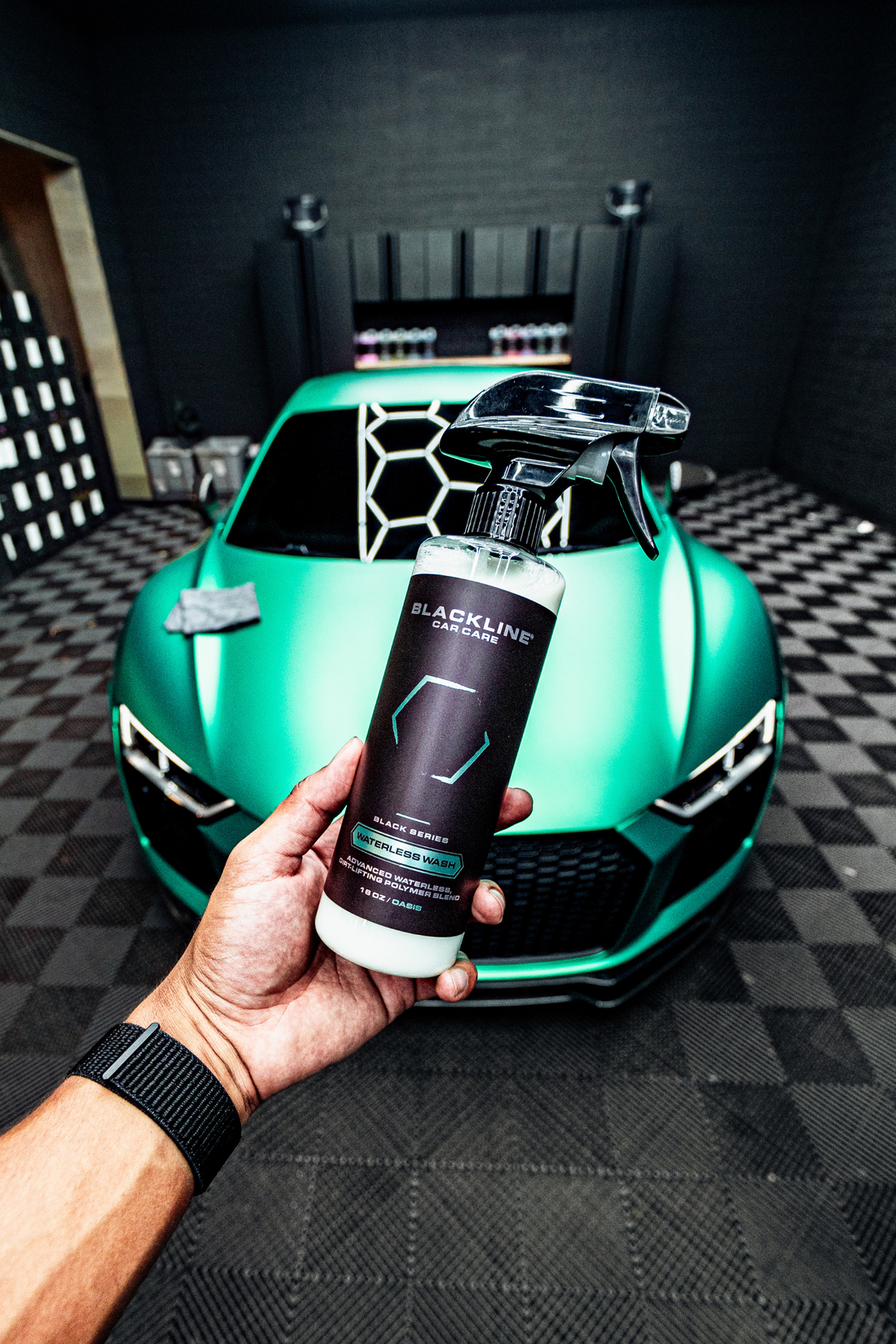 Blackline Car Care BLACKLINE® Waterless Wash bottle with label, ready for vehicle cleaning without water.