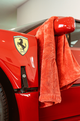 Blackline Car Care BLACKLINE® Twisted-Loop Drying Towel, made of soft microfiber with twisted-loop design for efficient car drying.