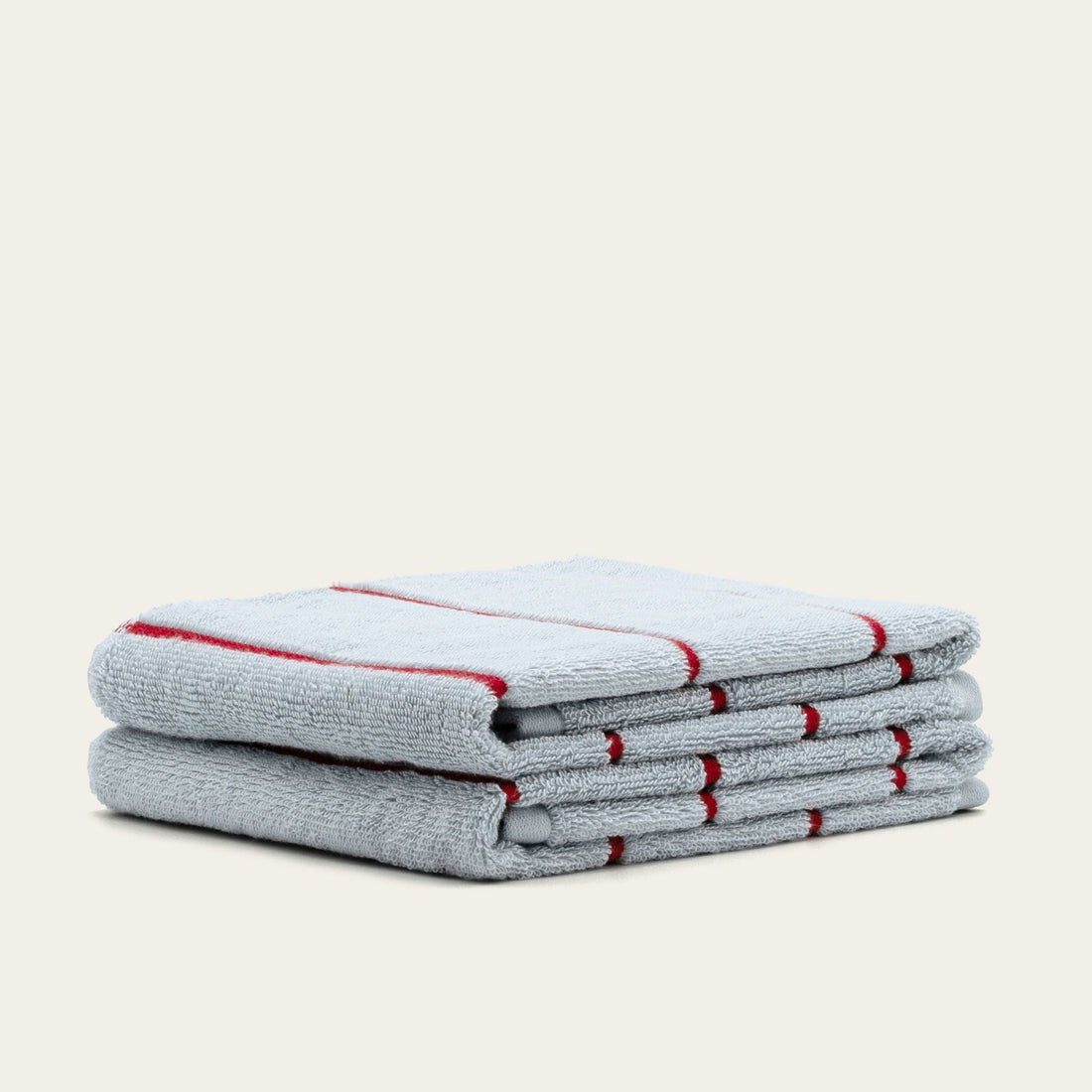Soft Deia Australian cotton towel from Italic, displayed on a bed, showing its plush texture and quality for home or bedroom use.