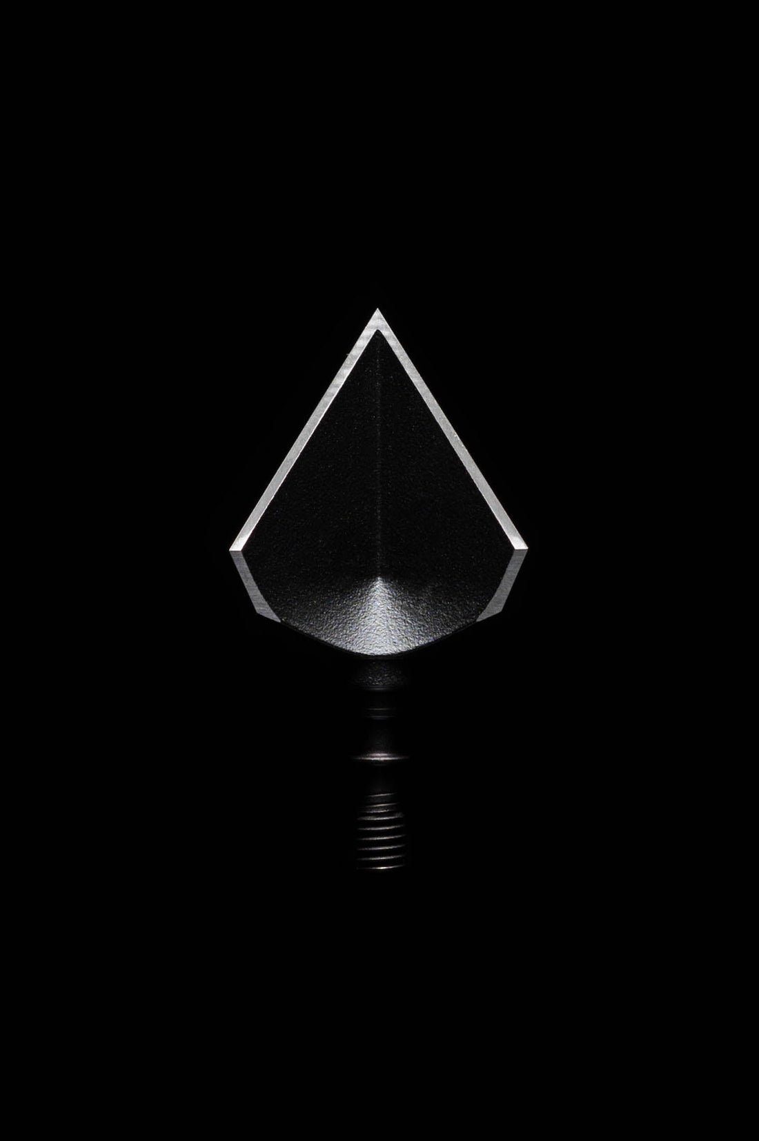 Annihilator Broadheads Double Bevel XL 100 broadheads with sharp blades and sturdy construction for hunting, displayed in a close-up image.