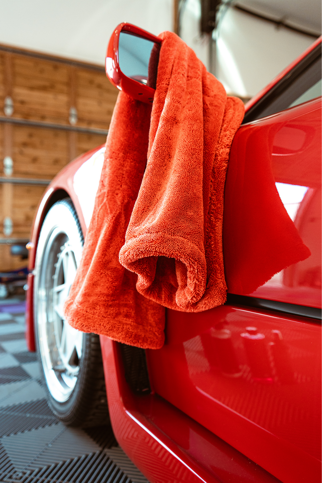 Blackline Car Care twisted-loop drying towel in red, designed for gentle, efficient car drying with soft, absorbent microfiber fabric.