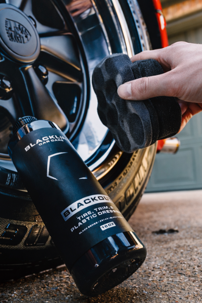 Blackline Car Care BLACKLINE® HEX Applicator Pad for waxing and polishing, with a hexagonal shape and soft surface for even application.