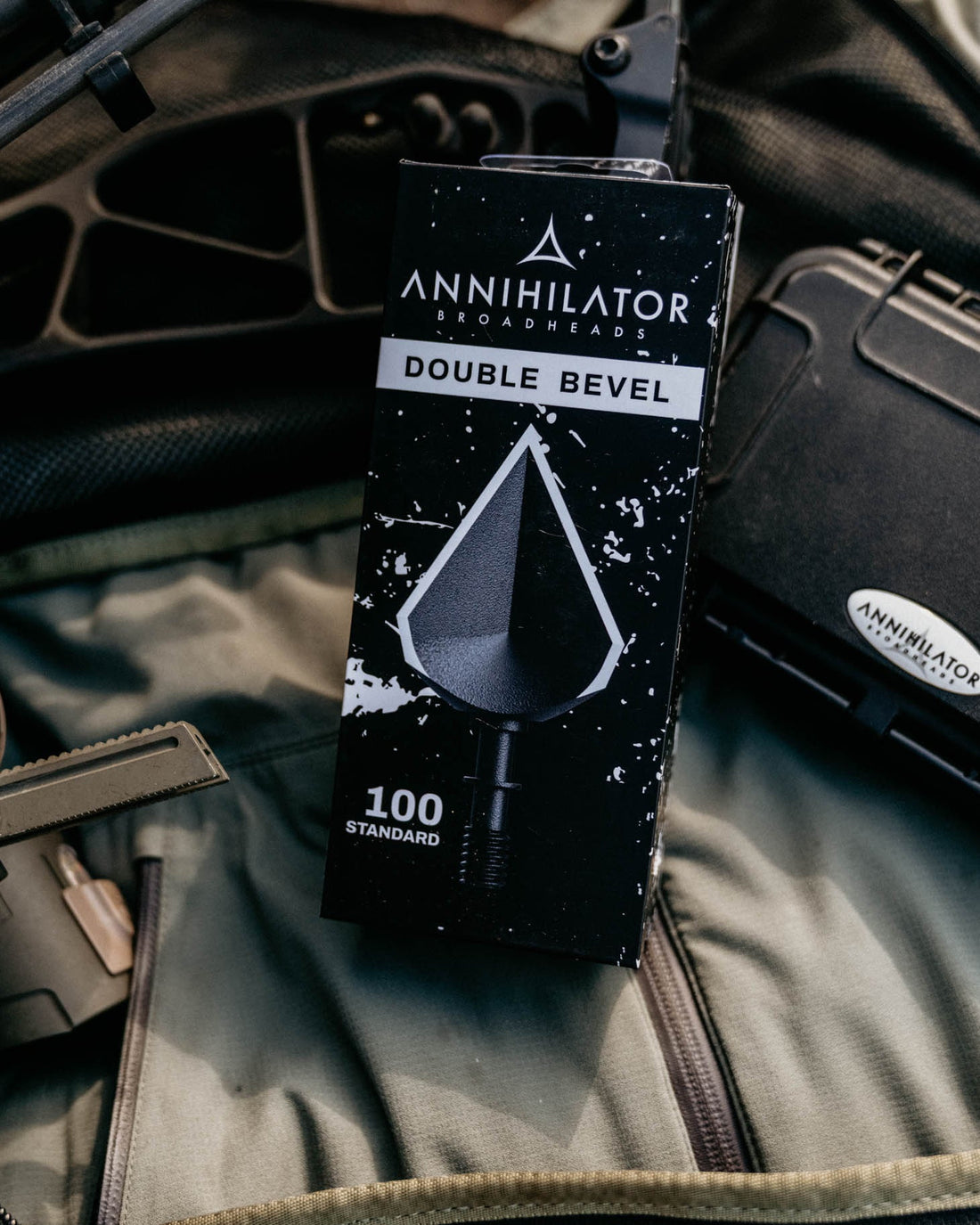 Annihilator Broadheads Double Bevel 100 broadheads with sharp blades and durable construction for hunting and archery use.