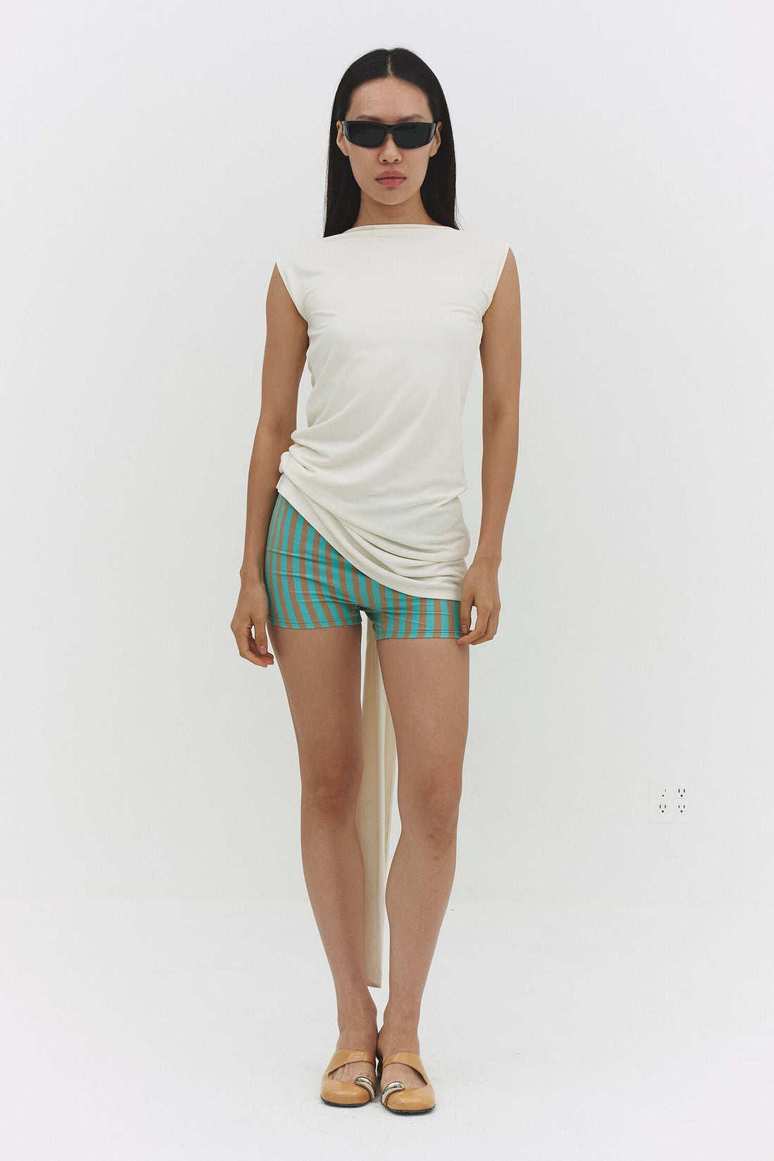 Findmenowthelabel Beatriz mini dress in off-white fabric, featuring a stylish and elegant design perfect for casual or special occasions.