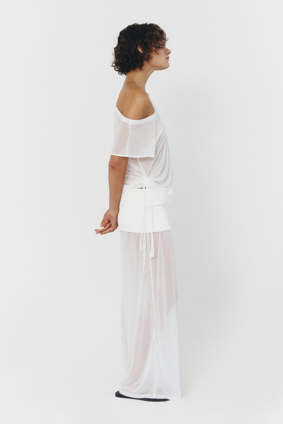 Findmenowthelabel RAEL white pants, stylish and comfortable, shown on a model with a relaxed fit and clean design.