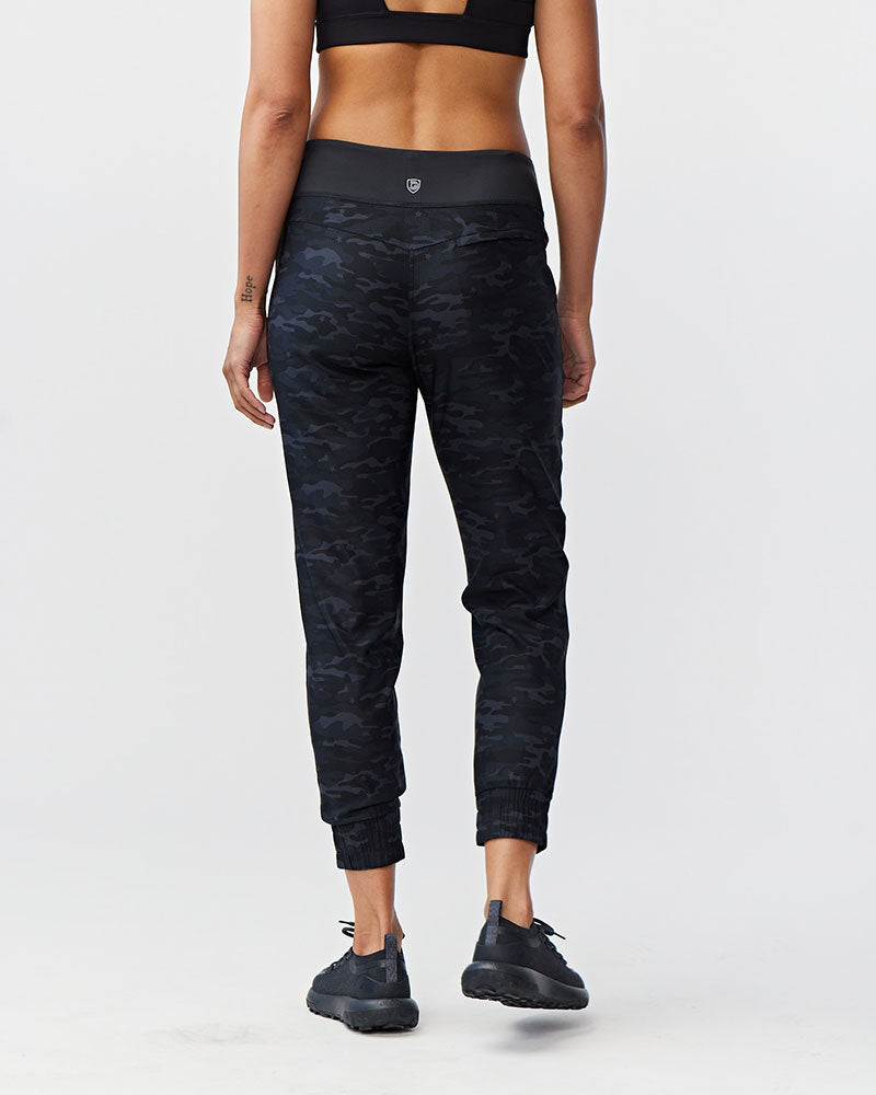 Goal Five Excel Jogger 7/8 length training pant in black camo, featuring a comfortable fit and stylish design.