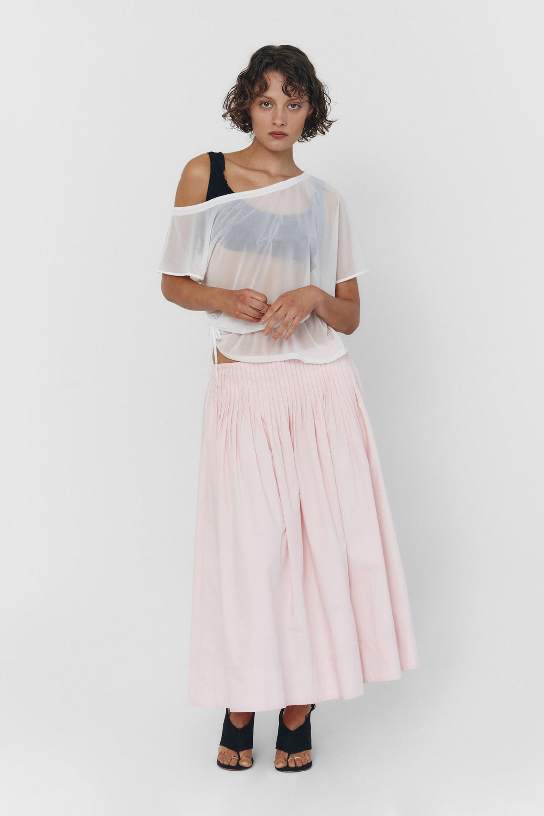 Findmenowthelabel UIARA skirt in baby pink, showcasing a stylish, flowy design with soft fabric and a flattering fit.