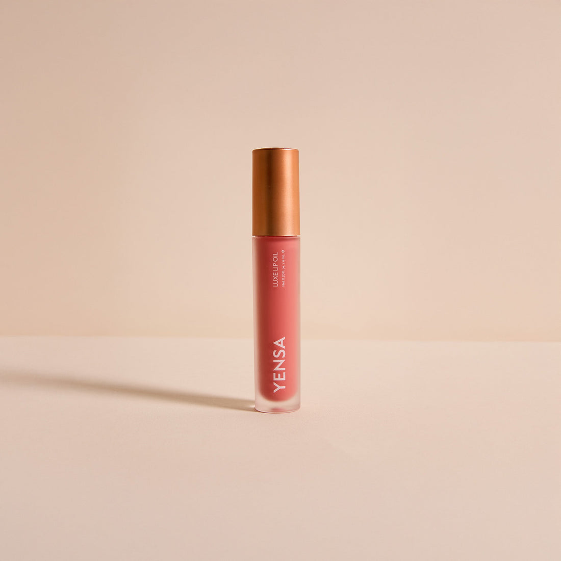 YENSA Luxe Lip Nourishing Oil with hyaluronic acid and vitamin E, featuring a glossy red lip and a sleek lip oil bottle.