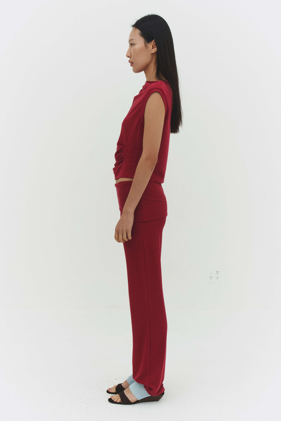 Findmenowthelabel DASOM tank top in raspberry color, sleeveless design with a relaxed fit, perfect for casual wear.