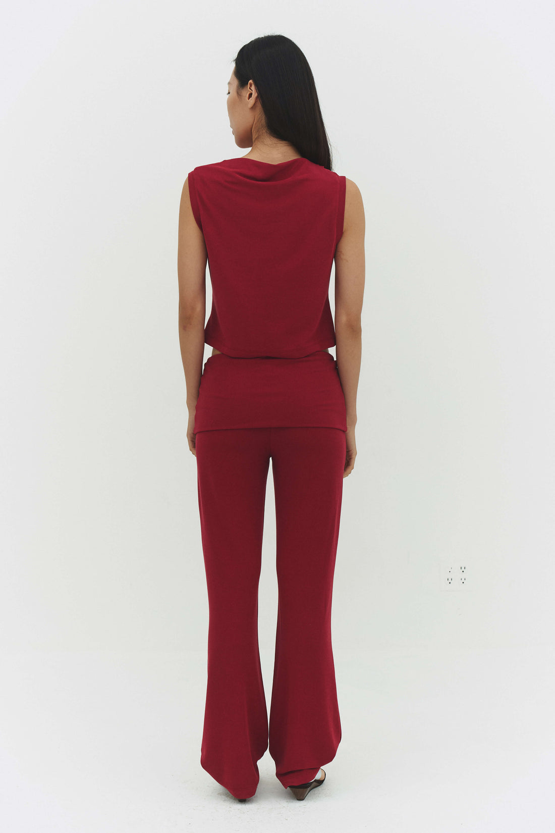 Findmenowthelabel DASOM tank top in raspberry, sleeveless design with soft fabric, displayed on a neutral background.