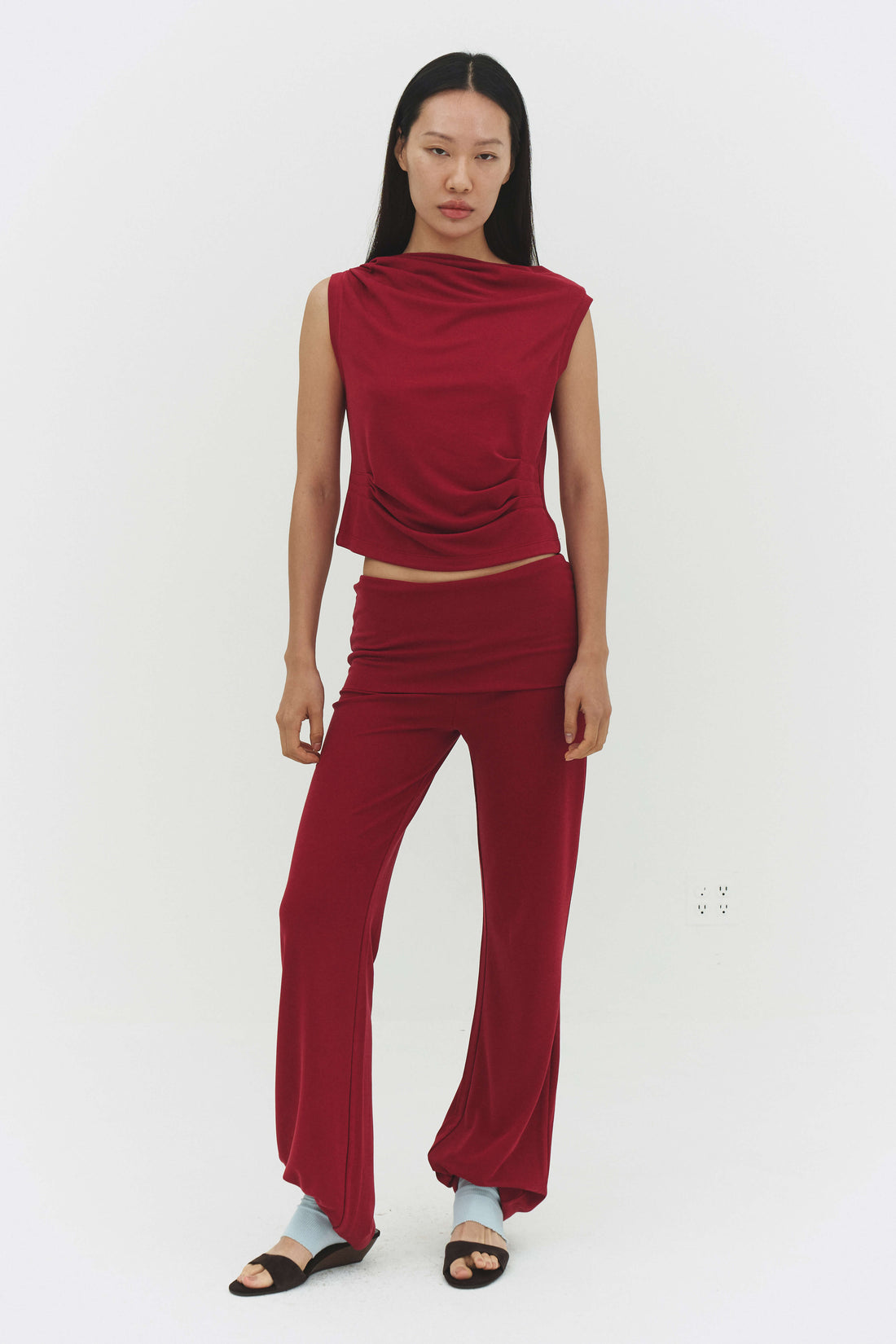 Findmenowthelabel DASOM tank top in raspberry, featuring stylish sleeveless design and soft fabric, shown on a model.