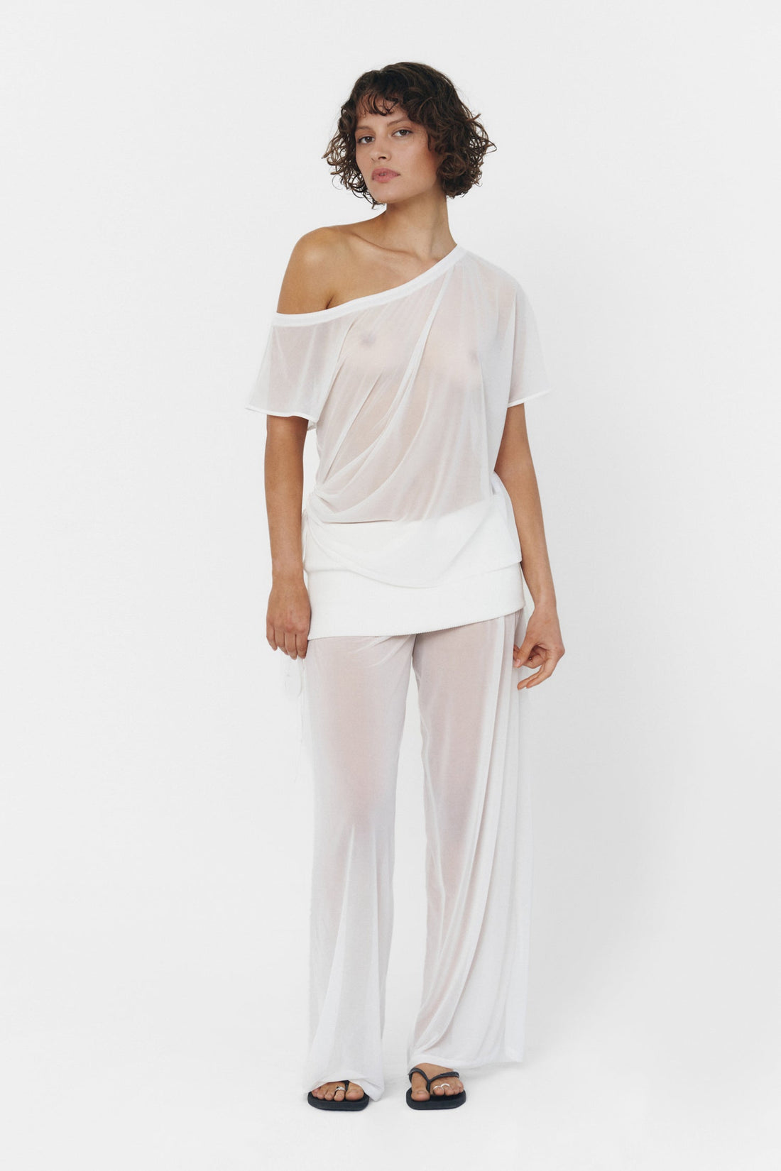 FindmeNowTheLabel white pants, stylish and comfortable, shown on model with relaxed fit and clean design.