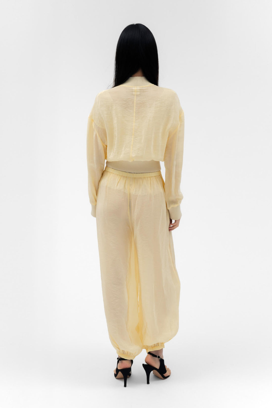 Findmenowthelabel Fabio voile jacket in butter color, lightweight with a relaxed fit and soft fabric, shown on a model.