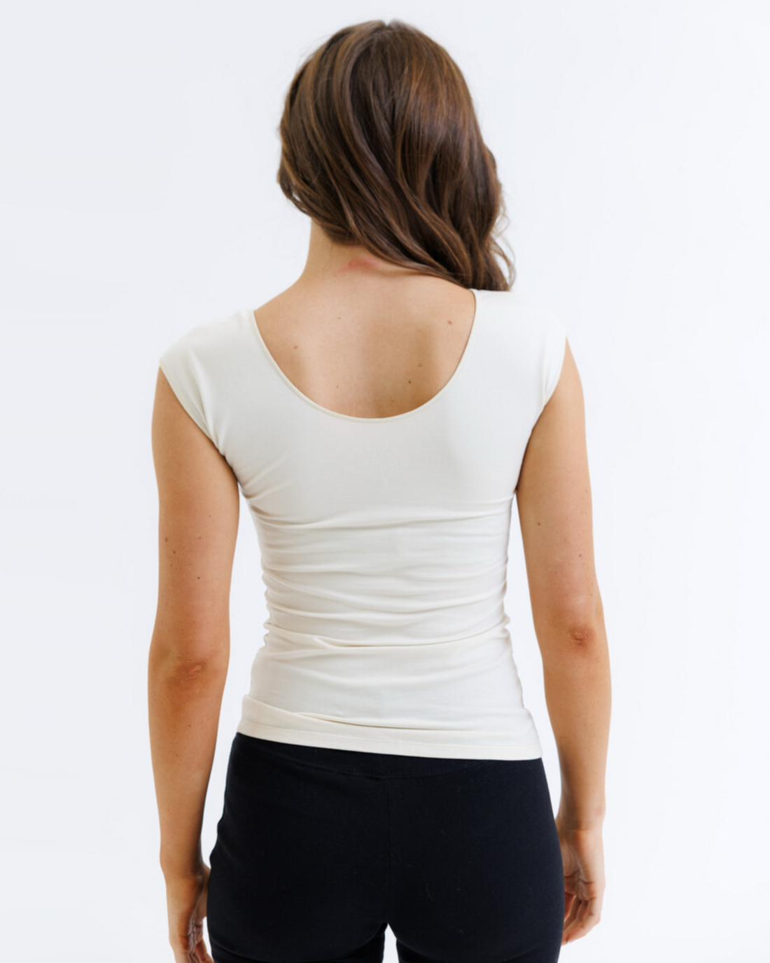 Downeast Wonder Tee in soft fabric, featuring a classic fit with short sleeves and a crew neckline, displayed on a mannequin.