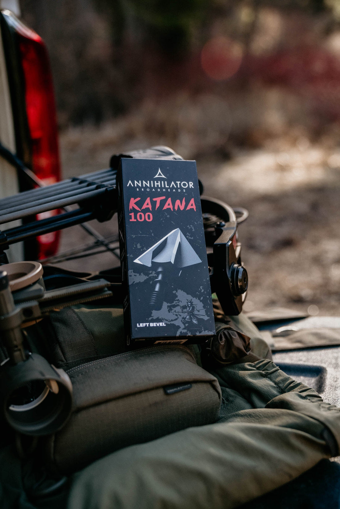Annihilator Broadheads KATANA 100 broadheads with right bevel design, sharp blades for precise hunting performance.