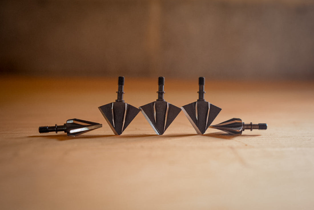 Annihilator Broadheads KATANA 100 broadheads with right bevel design for hunting, shown in close-up on a plain background.