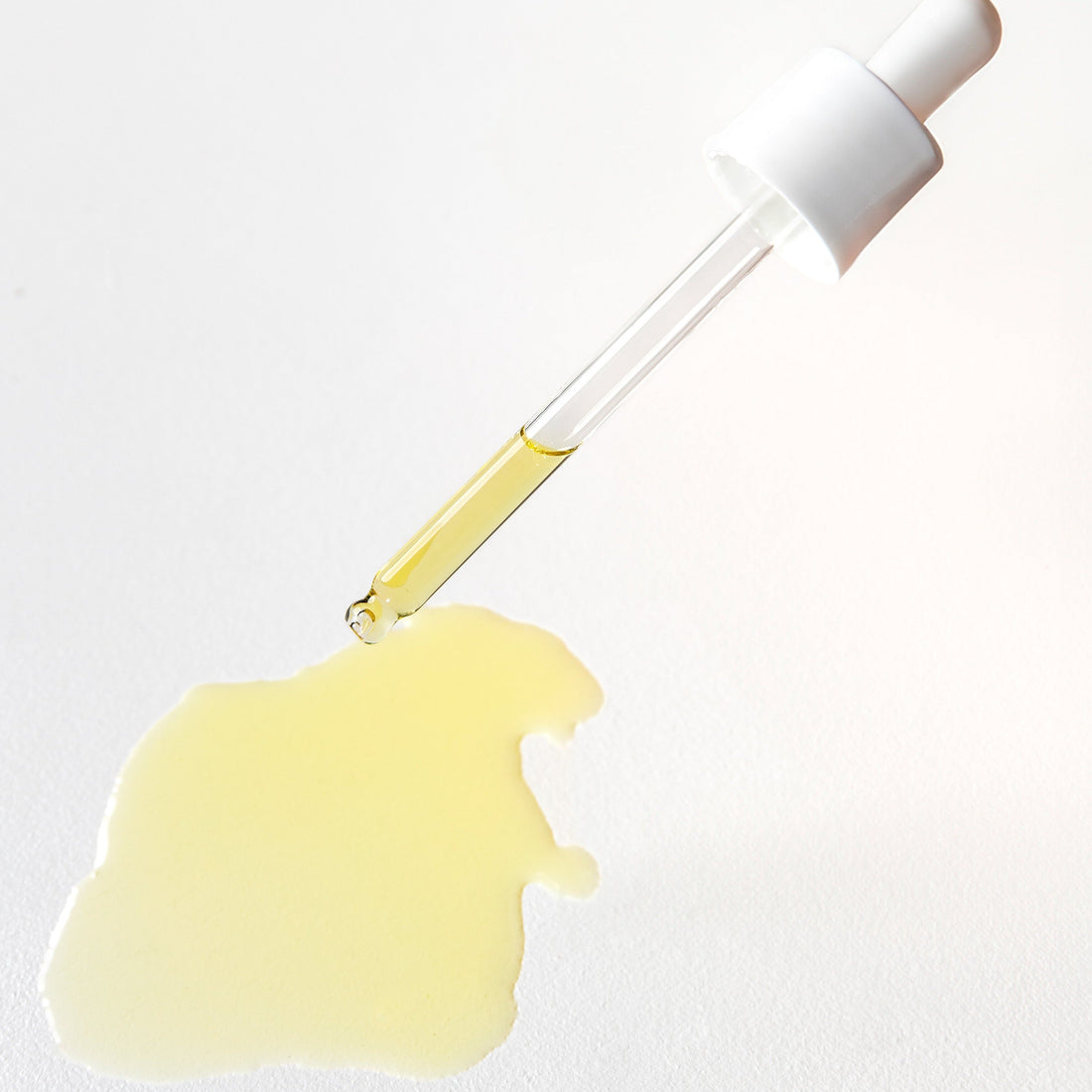 BEAUTOLOGY LAB Skin Hack Detox Face Oil, natural face oil with detoxifying ingredients, visible in a sleek bottle.