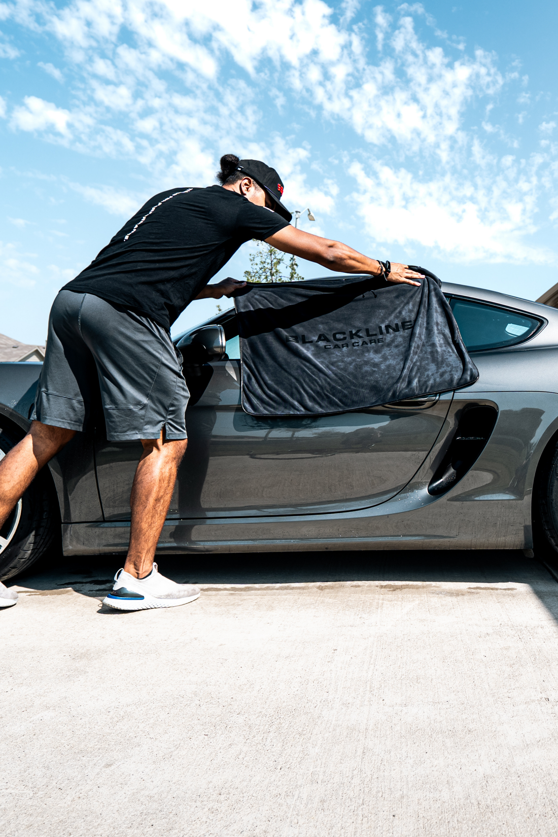 Blackline Car Care BLACKLINE® Slim Twisted-Loop Drying Towel, black microfiber towel with twisted-loop design for car drying.