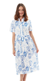 Dizzy-Lizzie chinoiserie shortsleeved shirt dress with floral pattern, lightweight fabric, and collar detail.
