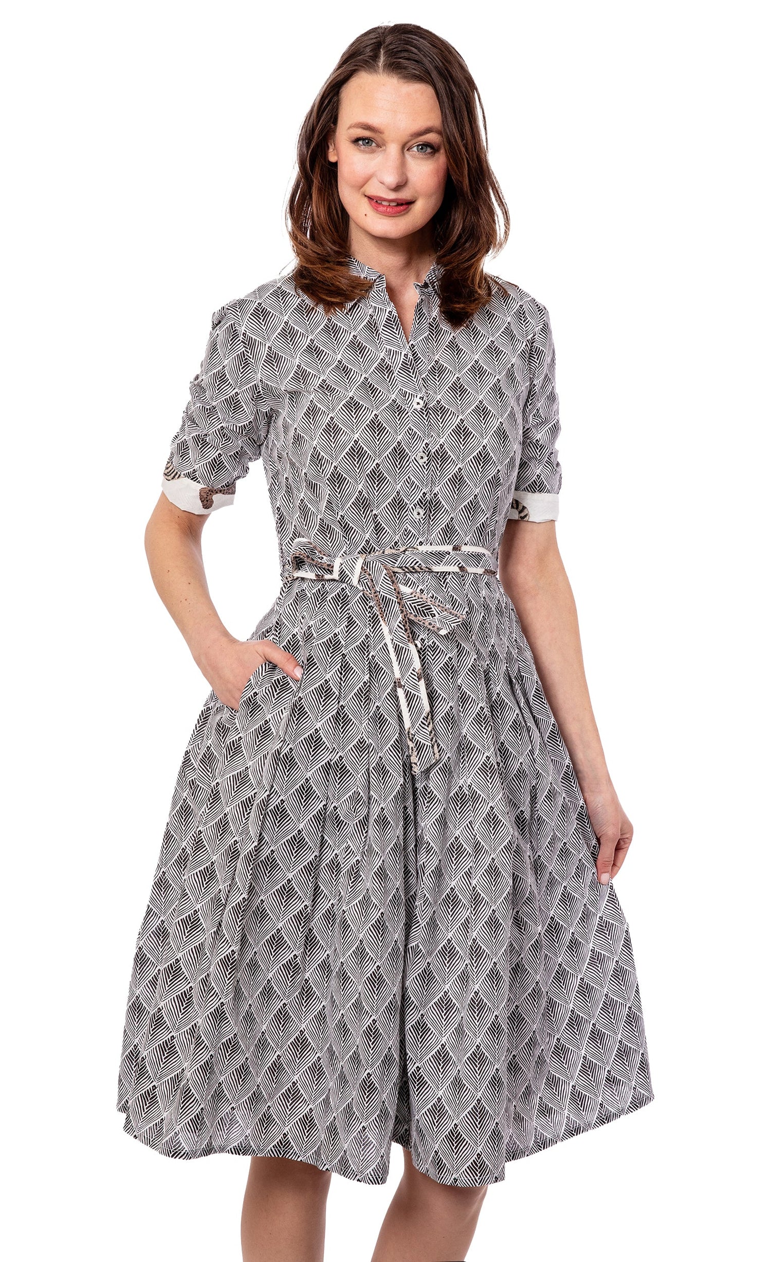 Dizzy-Lizzie Mrs Maisel black and white geometric dress with stylish pattern and fitted silhouette.