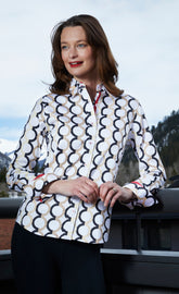 Dizzy-Lizzie Rome shirt in white with chocolate-colored Olympic rings design, casual fit, suitable for everyday wear