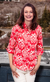 Dizzy-Lizzie Rome shirt with 3/4 sleeves in pink and white ikat pattern, lightweight casual shirt for women.
