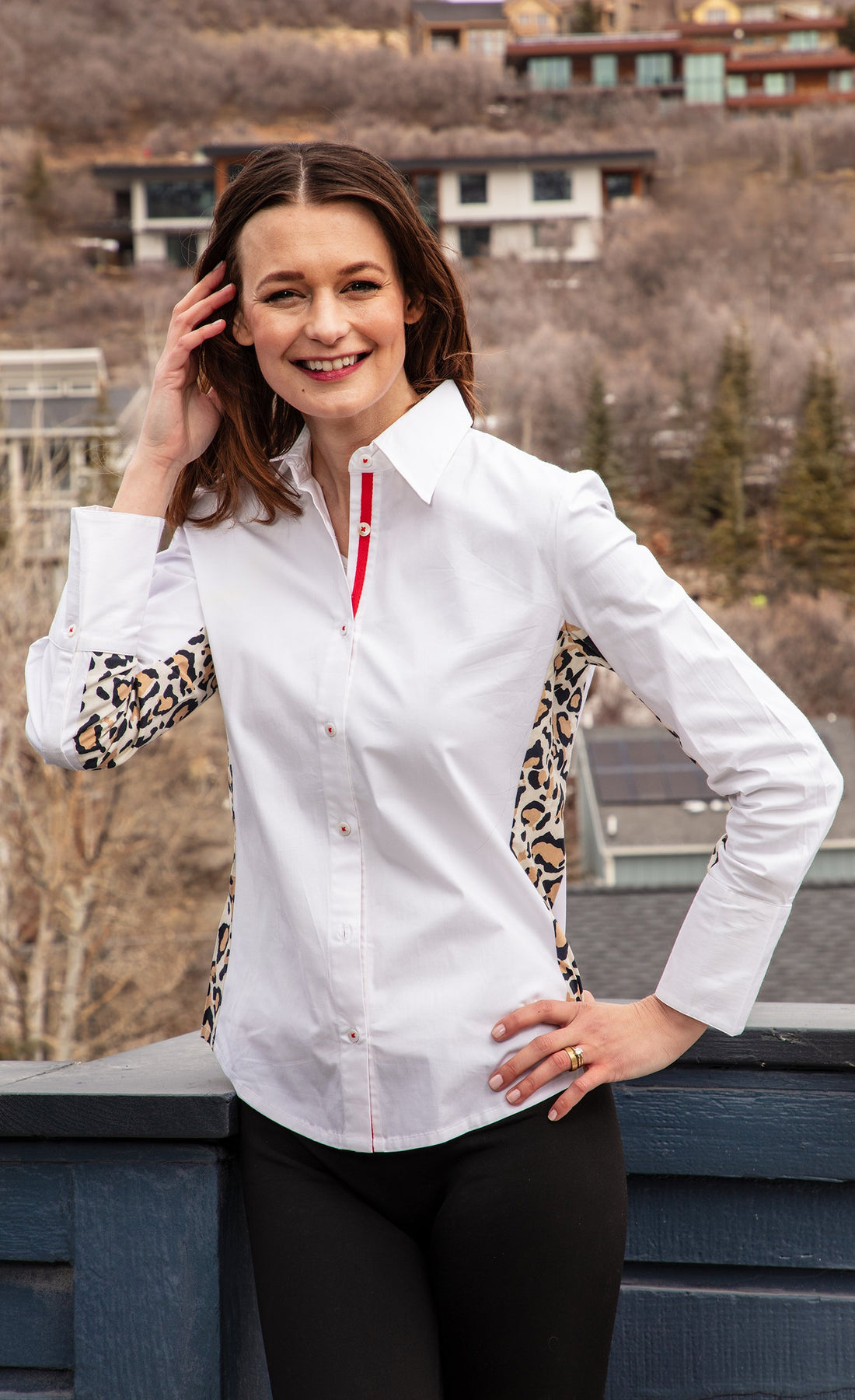 White shirt with leopard insert details, stylish Dizzy-Lizzie brand shirt featuring contrasting animal print accents.