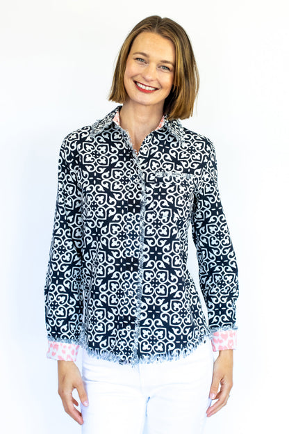 Dizzy-Lizzie Cape Cod shirt with black and white geometric print, casual long-sleeve shirt for women, stylish and comfortable.