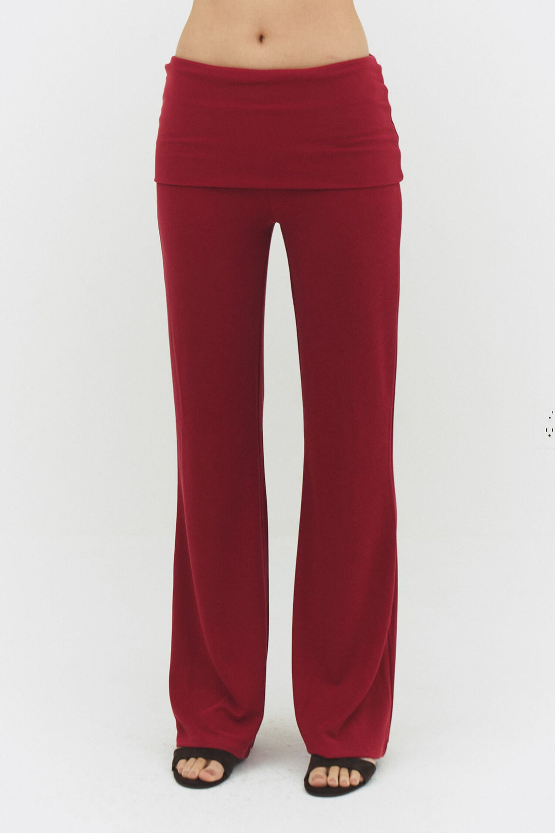 FindmeNowtheLabel MARU raspberry pants with a relaxed fit, featuring a vibrant raspberry color and casual style.