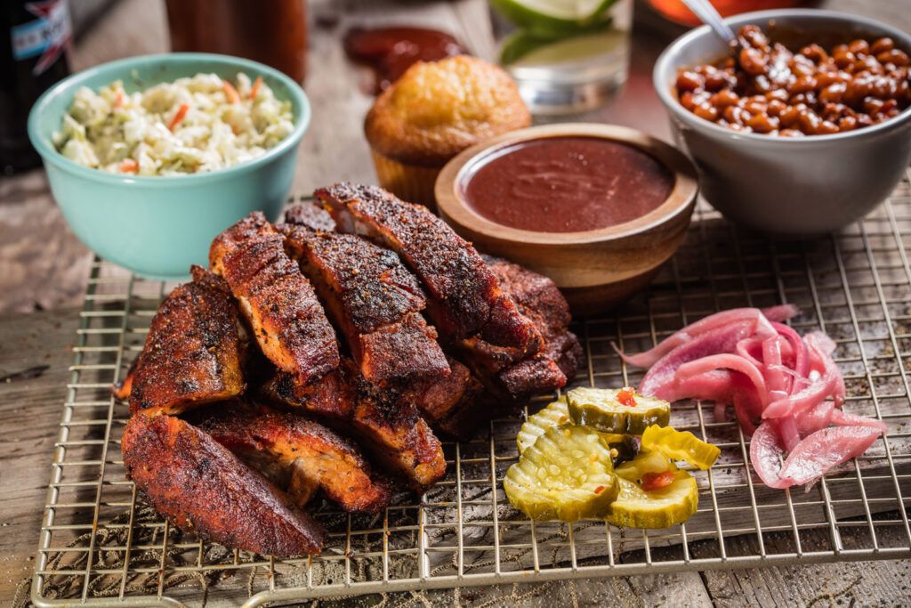Igotchu BBQ seasoning jar with spices and herbs, perfect for adding flavor to grilled meats and barbecue dishes.