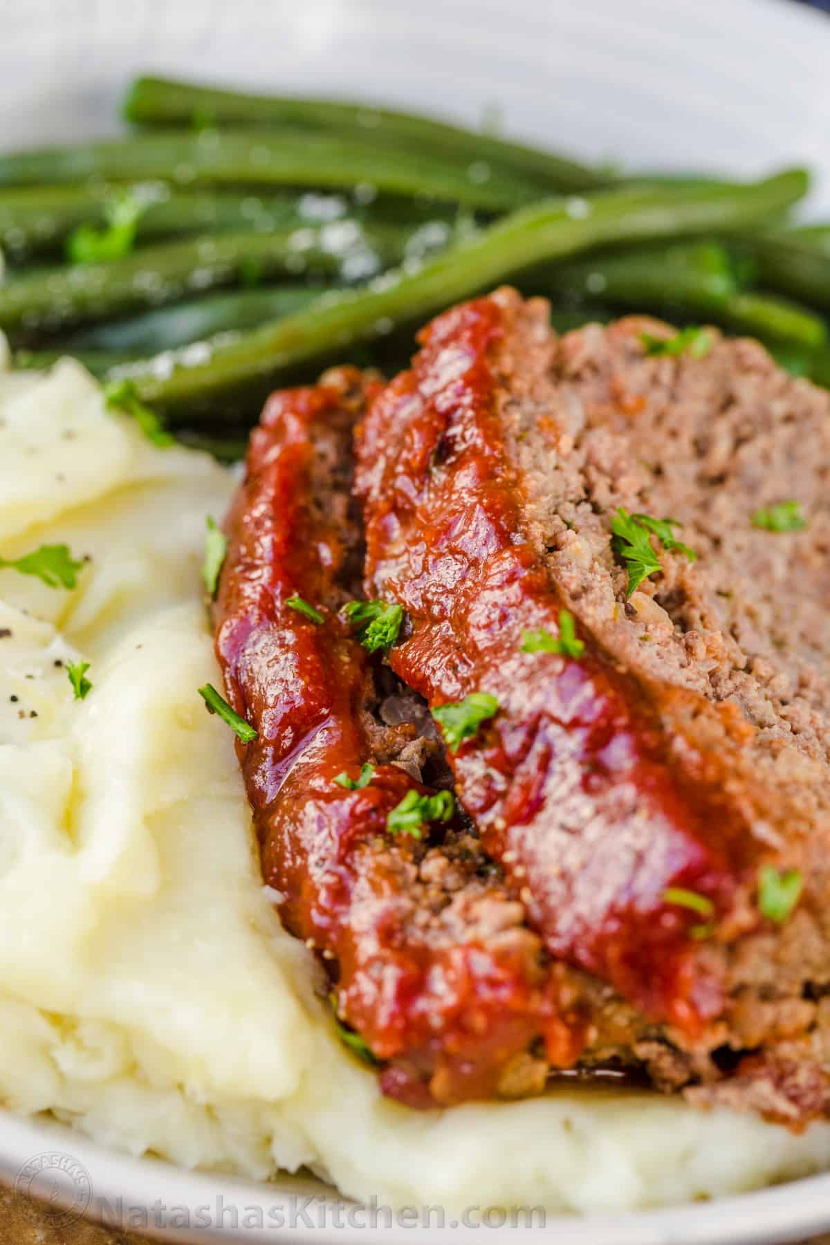 Igotchu Meatloaf seasoning in a jar, featuring a blend of spices ideal for enhancing meatloaf dishes.