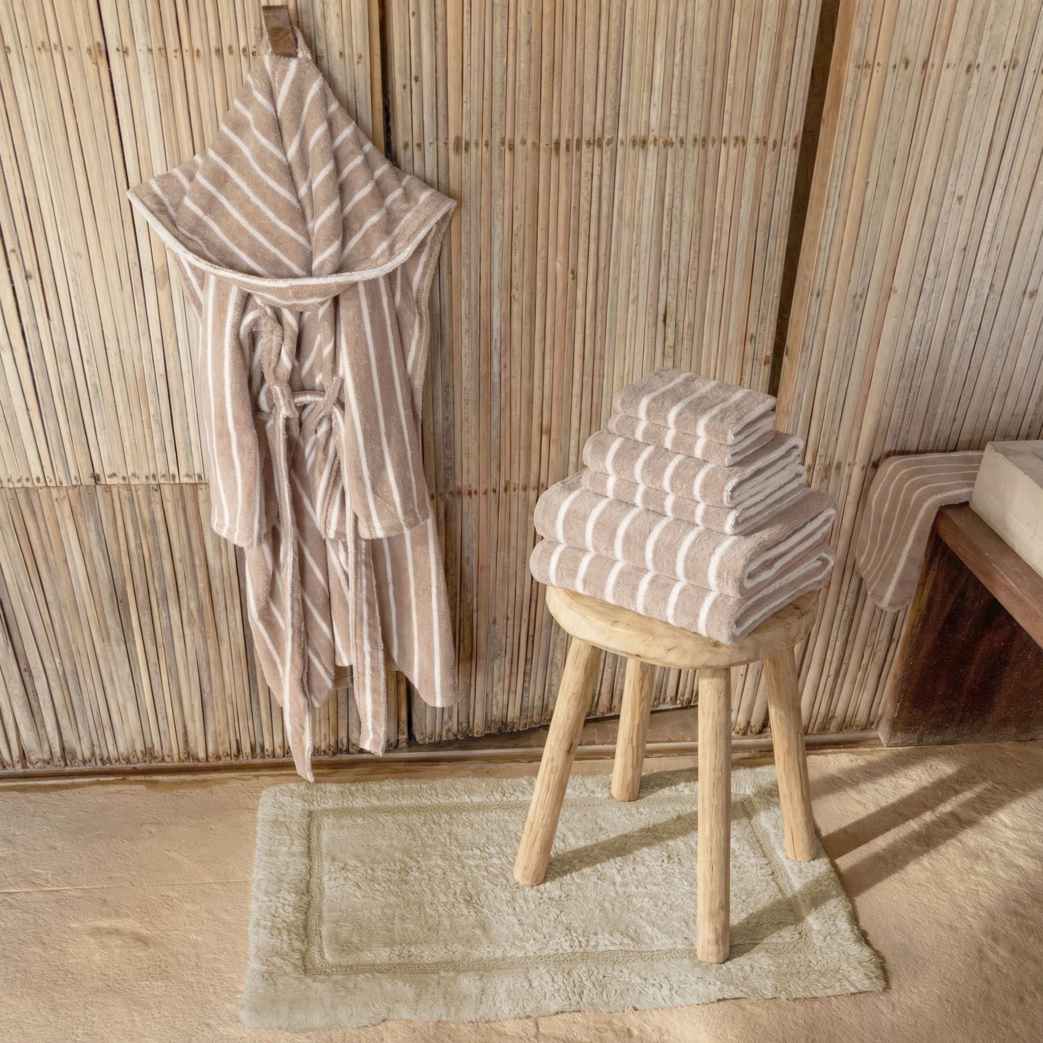 Unisex Ultraplush Australian cotton bathrobe in sand color, featuring a soft fabric and relaxed fit from Italic.