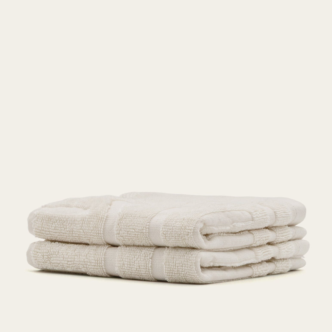 Soft white Capri Australian cotton bath towel from Italic, showing plush fabric and elegant texture for home use.
