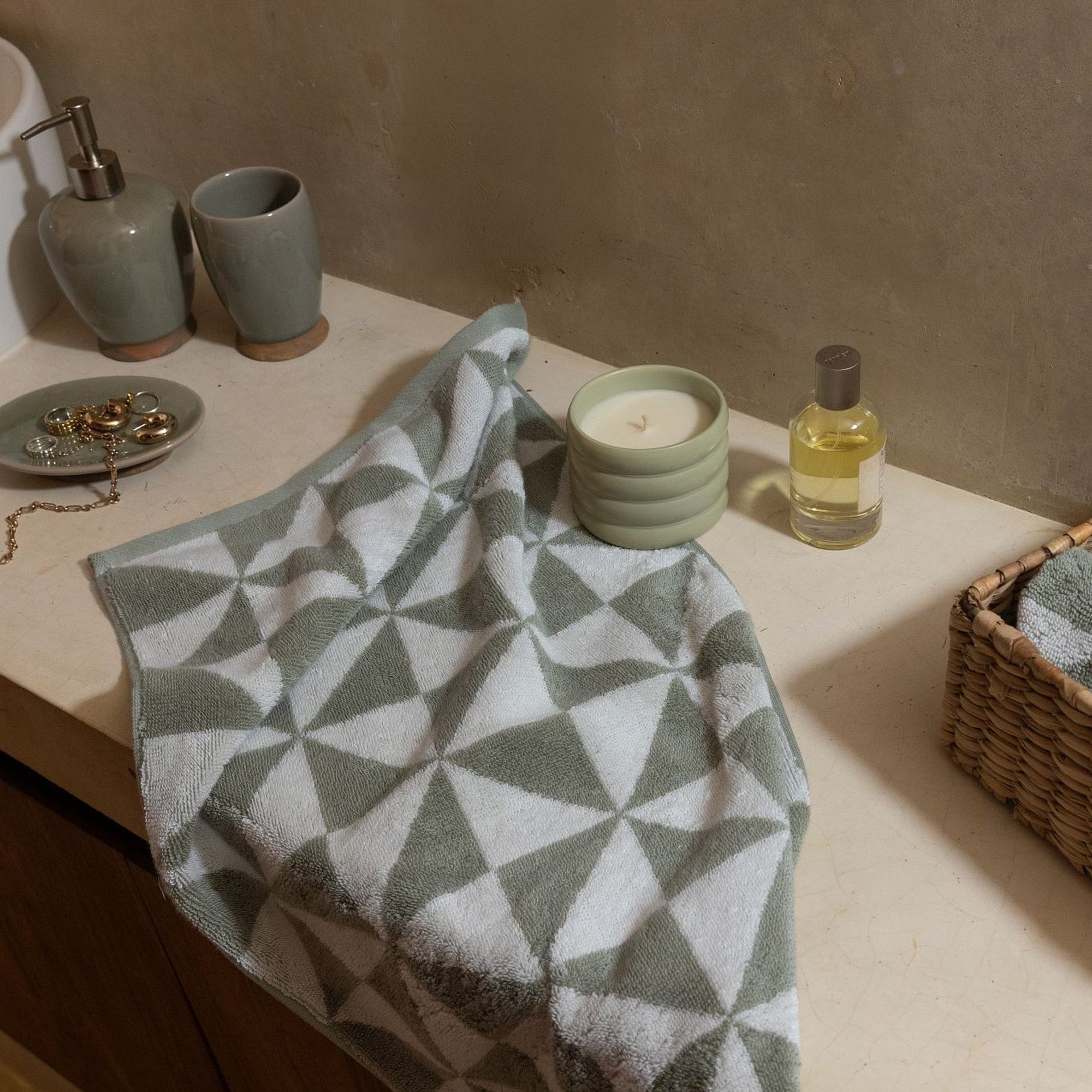 Soft Umbra Australian cotton bath towel from Italic, showing plush texture and elegant design in a home bathroom setting.