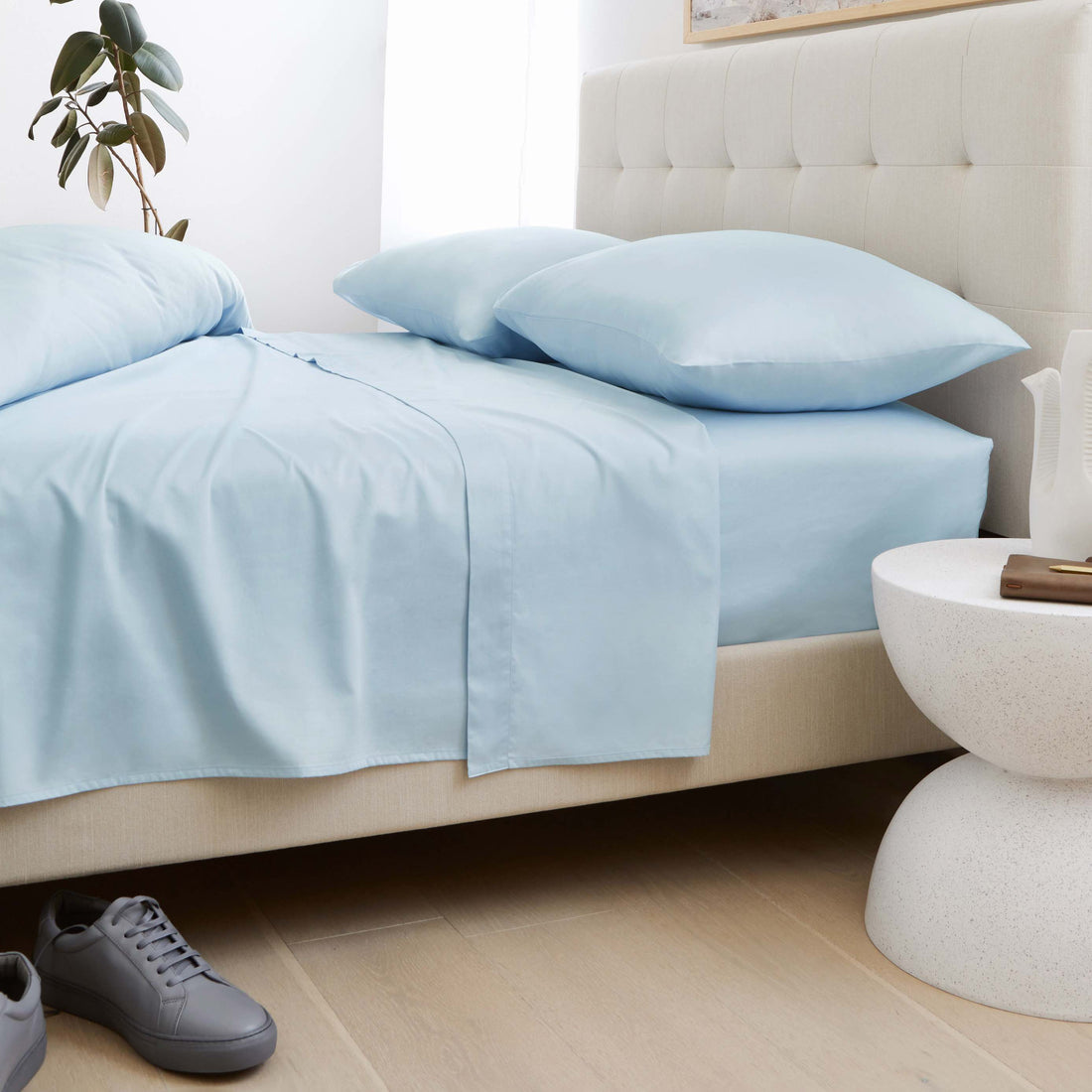 Luxurious Australian sateen pillowcase set from Italic, featuring smooth, high-quality bed linen for a comfortable sleep.