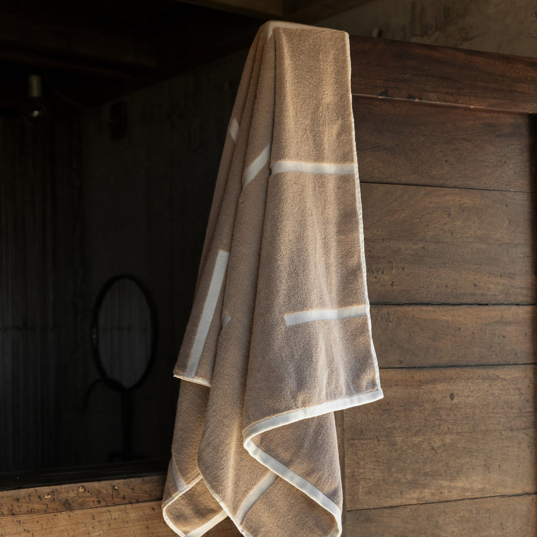 Soft Sorrel Australian Cotton bath towel from Italic displayed in the image, showcasing its plush texture and absorbent quality.