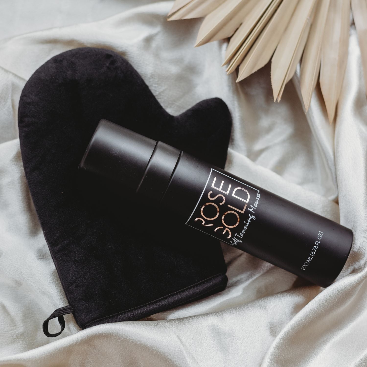 Rose Gold Sunless Self Tanning Starter Kit bundle featuring tanning mousse and mitt for a natural glow.