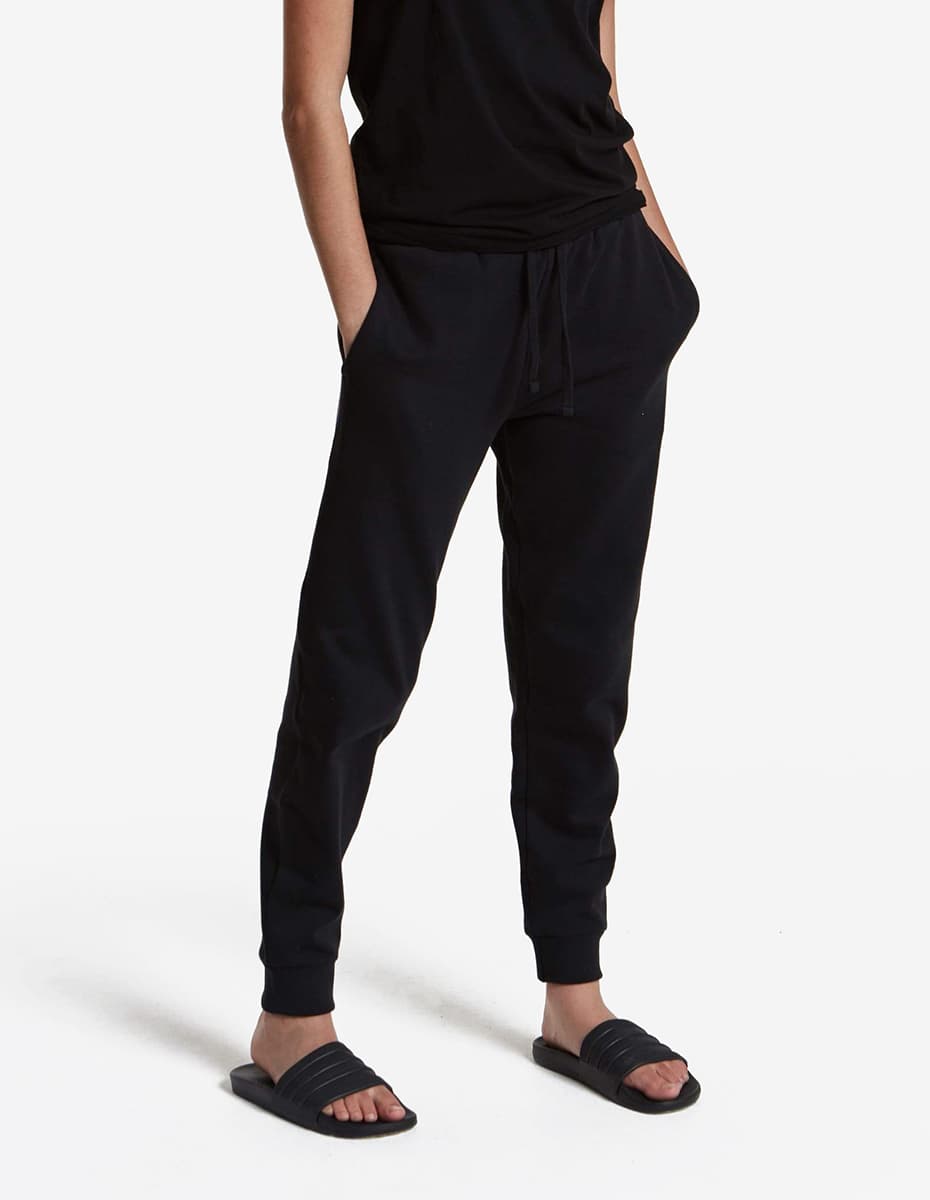 Black unisex fleece jogger pants from SpectraUSA, midweight sweatpants with a comfortable fit and casual style.