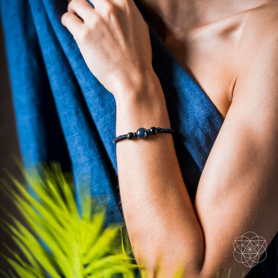 Conscious Items Tiger’s Eye Stability Bracelet featuring polished tiger’s eye stones on a durable elastic band.