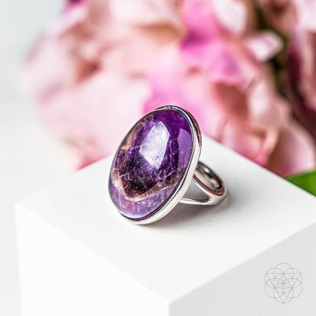 Silver visualization ring by Conscious Items featuring a sleek band and motivational engraving, designed for mindfulness and focus.